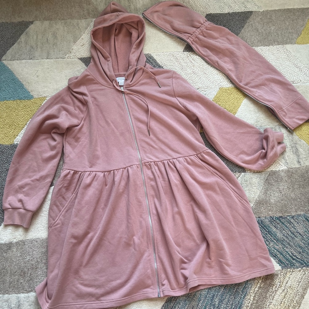 Seraphine maternity/ baby wearing sweater zip jacket